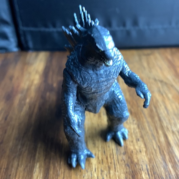 Godzilla 3.5”x 7” PVC Action Figure 2009 - Picture 3 of 7